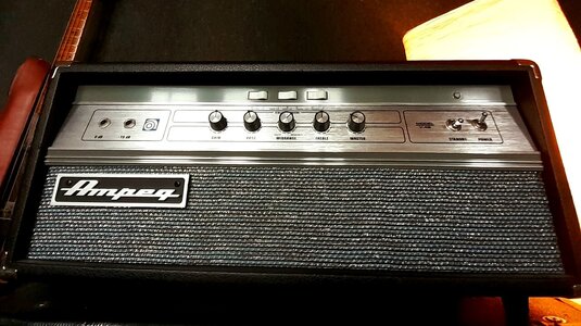 Ampeg V4B