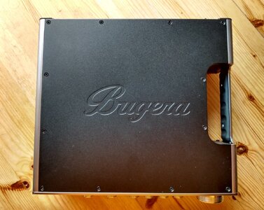 BUGERA Veyron M 1001 (9).jpg