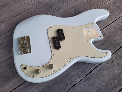 Precision Bass Body / Nitro Faded Sonic Blue / Squier VM / full loaded