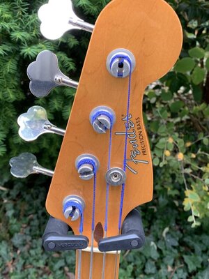 Fender_Preci_Mex_Headstock_front.jpg