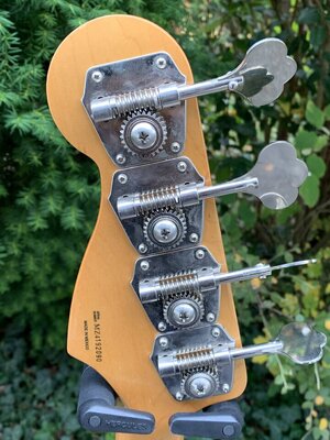 Fender_Preci_Mex_Headstock_back.jpg