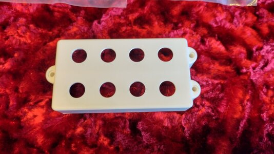 Pickup-Cover Musicman Stingray weiss 2 Stück (nur noch 1 Stück)