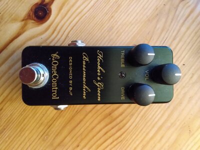 ONE CONTROL Hooker's Green Bass Machine (2).jpg ONE CONTROL Hooker's Green Bass Machine (2).jpg