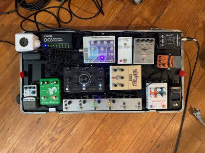2023-11-12_Pedalboard.jpg 2023-11-12_Pedalboard.jpg
