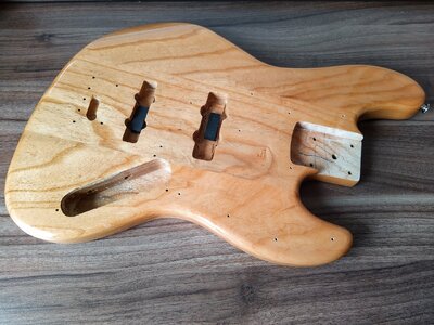 Jazz Bass Body / Natur Poly Finish / Esche?