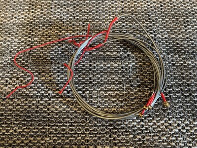Unbekannte Shortscale Flatwound-Saiten 4L, thru-body (Thomastik?)