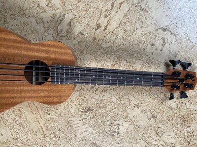 Kala Nomad Ukulelen-Bass