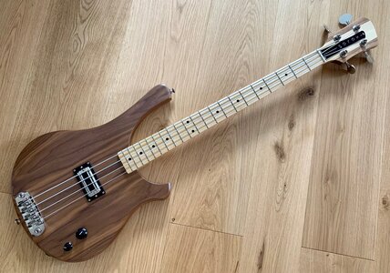 SEREK SACRAMENTO CUSTOM WALNUT '32 medium scale