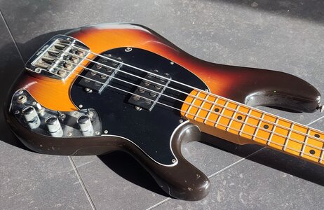 Pre-EB Music Man Sabre bass 1979 sunburst