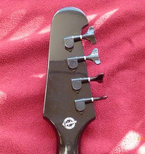 EPIPHONE Thunderbird IV black kompr. -02.JPG