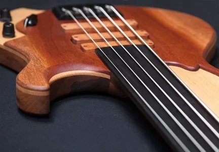 Oliver-Lang-Instruments-Limes-Erik-Bass-body-620x431.webp Oliver-Lang-Instruments-Limes-Erik-Bass-body-620x431.webp