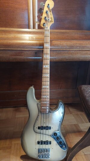 Vintage 1977 Fender Jazz Bass