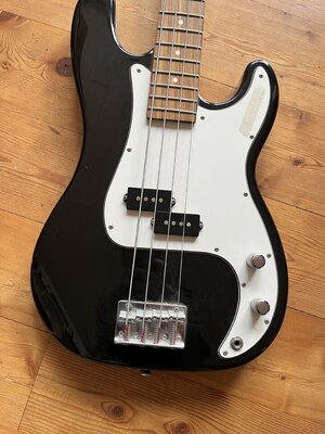 Collins Bass zu verscherbeln
