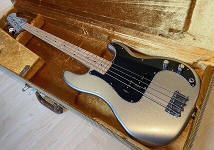 Fender Precision 75th Anniversary Limited Edition (+ Zubehör)