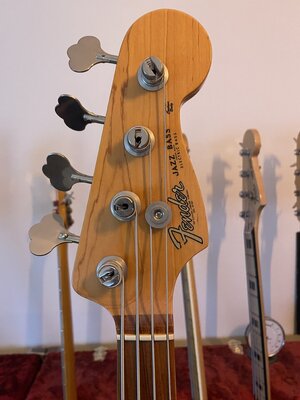 Fender Jaco Pastorius Tribute Fretless - 3.JPG
