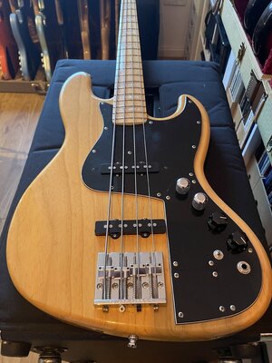 Fender Marcus Miller Signature Bass Japan - 2.JPG