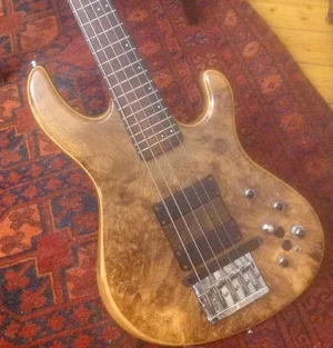 Magnus Classic Midi.webp