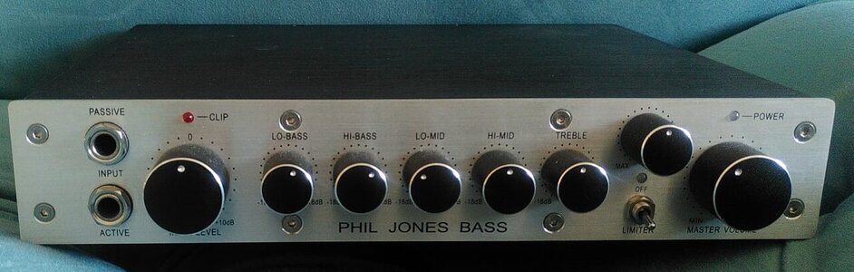 Phil Jones D-200 Silberversion
