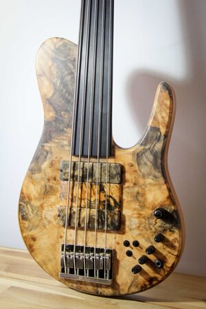 Suche Fodera Emperor/Imperial Fretless