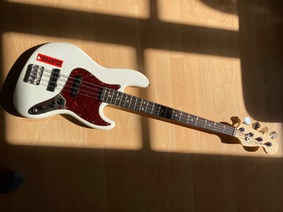 Fender American Performer Jazz Bass - Arctic White (mit Upgrades)