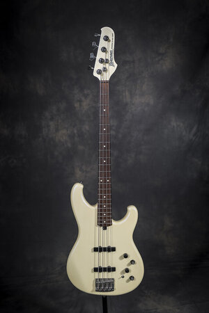 ibanez_roadstarII_1986.jpg ibanez_roadstarII_1986.jpg