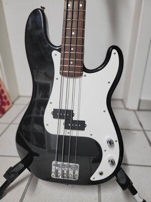 Squier P Bass Affinity (noch mit guten Holz Zutaten)