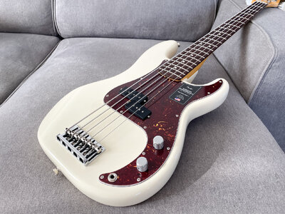 Fender American Pro II Precision Bass 5 strings