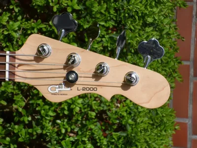 G&amp;L Tribute L-2000 kompr. 03.webp