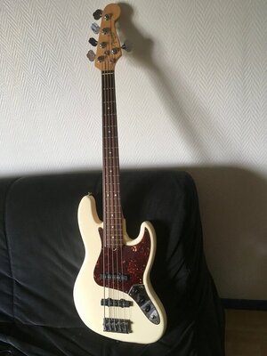 Fender Jazz Bass V !!