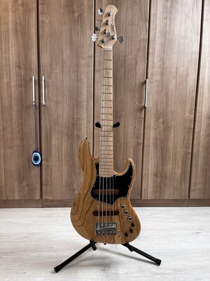 XOTIC XJ-1t 5 String, VB 1750 euro