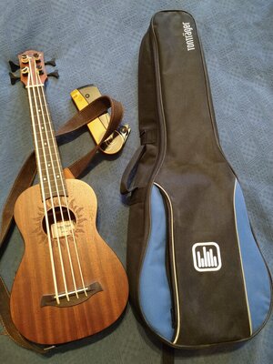 Baton Rouge Bassukulele fretless mit Ständer, Tasche und Gurt
