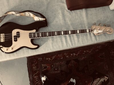 SQUIER 40th Anniversaty P BASS black/gold