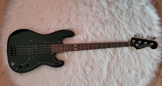 Squier Precision Bass mit Eva Gardner Jazzbass Neck,  Partsbass