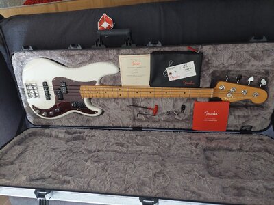 Fender Ultra Precission Bass, 2021 USA, aktiv