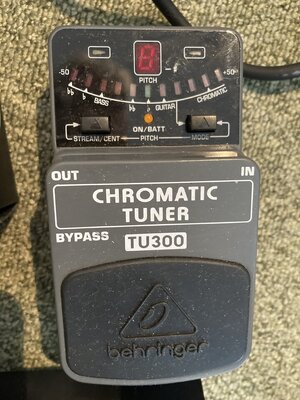 07 Behringer Tuner TU300.JPG