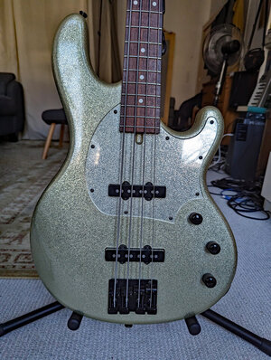 Riverhead (Bacchus/Momoes/Headway) Jazz Bass Japan