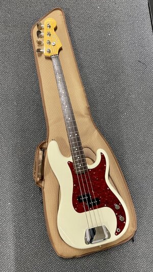 RESERVIERT: Fender Hama Okamoto Precision Bass OW