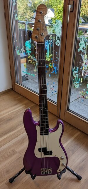 Docwood Custom Precision Bass in Metallic Purple mit Fender Custom Shop Pickup