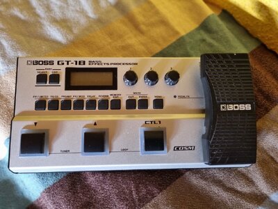 Boss GT-1B Modeler Preamp Multieffekt