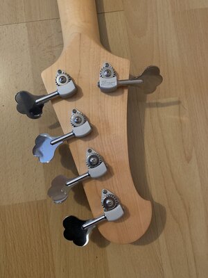 Yamaha_Attitude_Headstock_back.jpg