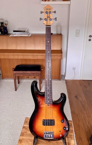 Fretless: Ibanez Roadstar II Deluxe RB840 BS (mit Sound-Demo)