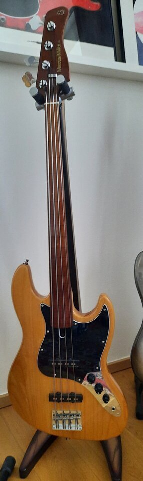 Sire Marcus Miller V5 Fretless