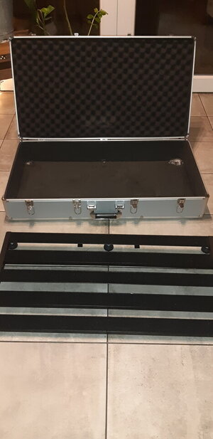 Pedalboard 80x40 Hardcase, Harley Benton Spaceship