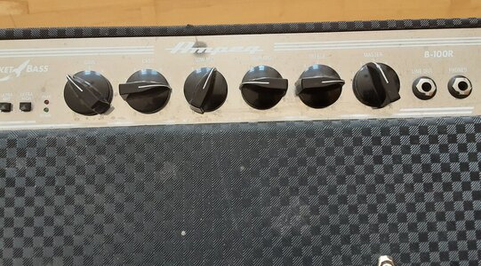 Ampeg2.jpg Ampeg2.jpg