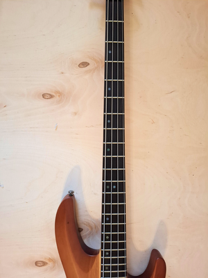 06 bass neck front.png