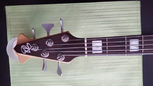 Ken Lawrence Kopfplatte klein.jpg Ken Lawrence Kopfplatte klein.jpg