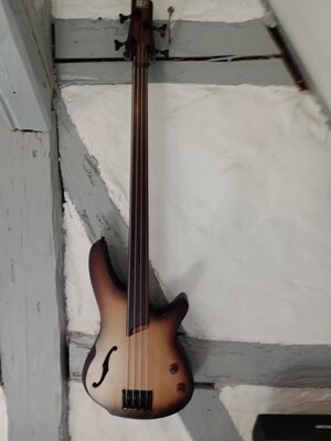 Soundgear by Ibanez Fretless SRH500F eventuell Tausch