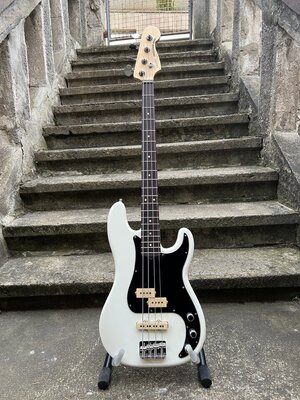 Fender American Performer Precision Bass Arctic White