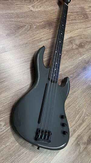 Godin Z1 Fretless made in Canada - dark silver - lightweight