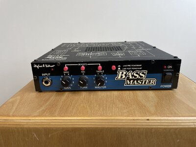 Hughes & Kettner BassMaster Röhrenpreamp und-amp